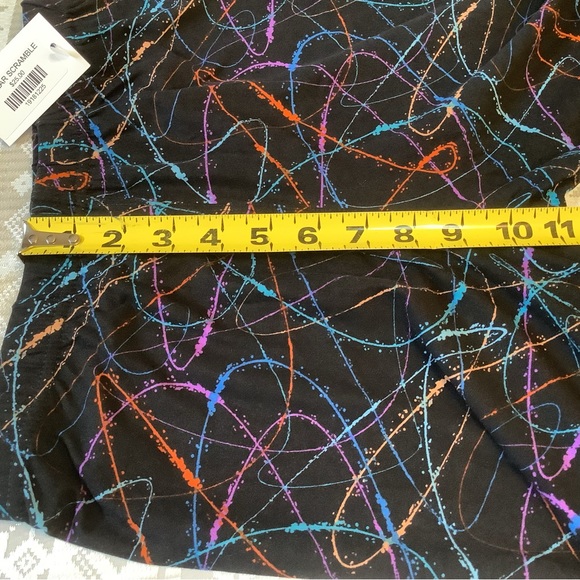 Legging Capris Women’s O/S Scramble Pattern - Picture 6 of 7